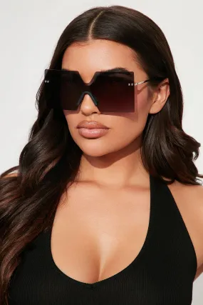 A List Status Sunglasses - Black