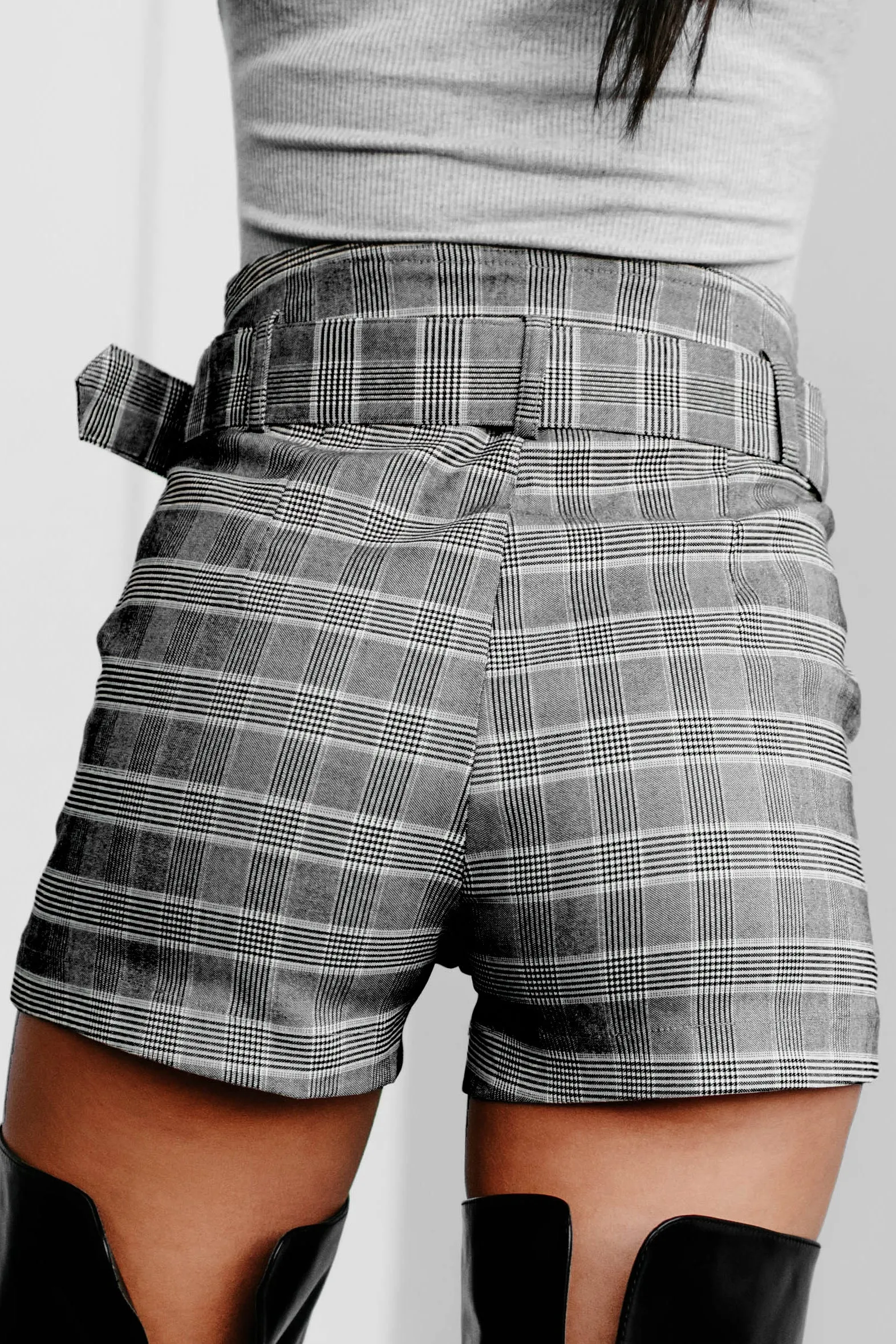 A New Millennium Belted Plaid Shorts (Gray)