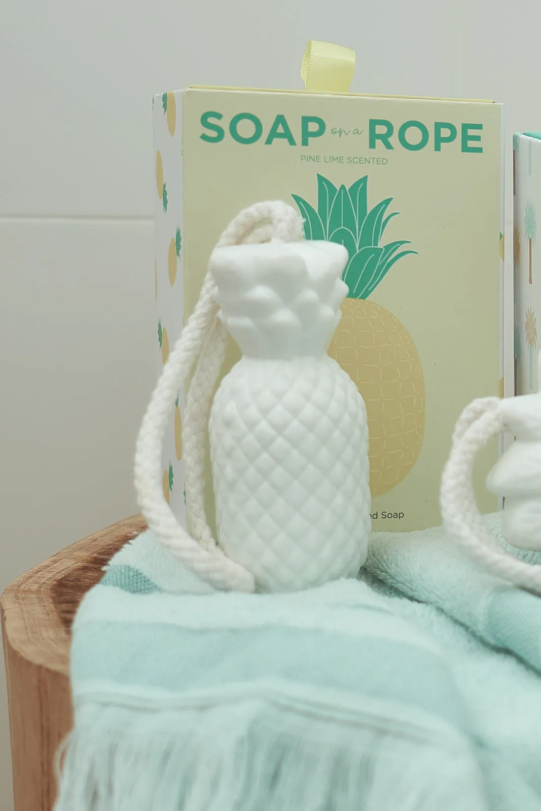 SOAP ON A ROPE - PINEAPPLE